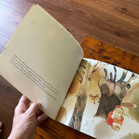 Vintage 1991 Santa's Favorite Story Paperback Book - Picture 3 of 6